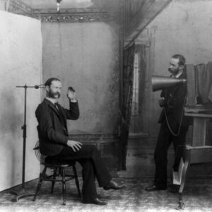 1280px-Photographer-studio-1893